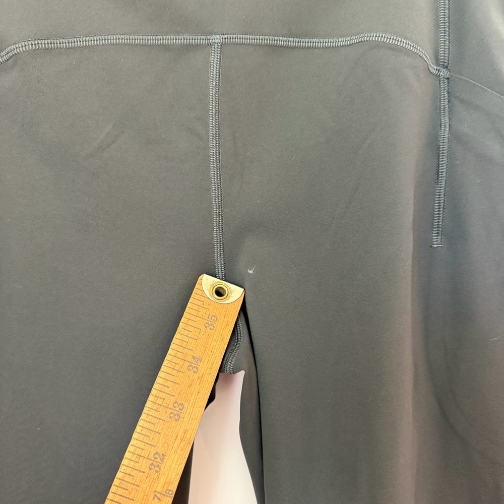 LuLuLemon Swift Speed High Rise Crop 23” Graphite Grey 8 Pockets Reflective - Picture 4 of 15